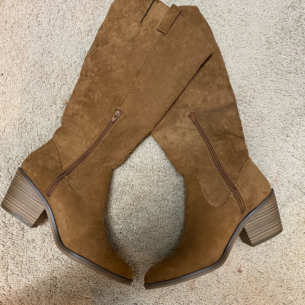 Universal thread brown suede boots